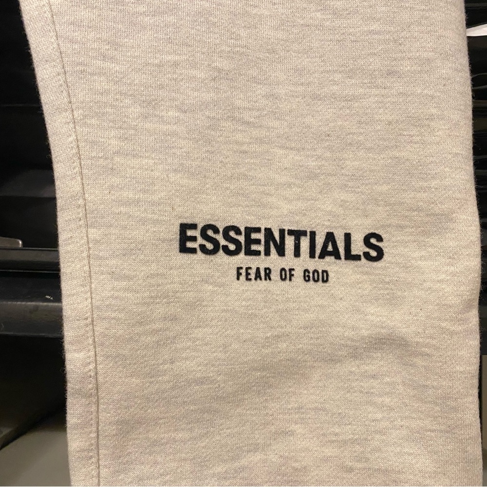 Essentials Fear Of God sweatpants light oatmeal ss22 - Picture 4 of 4